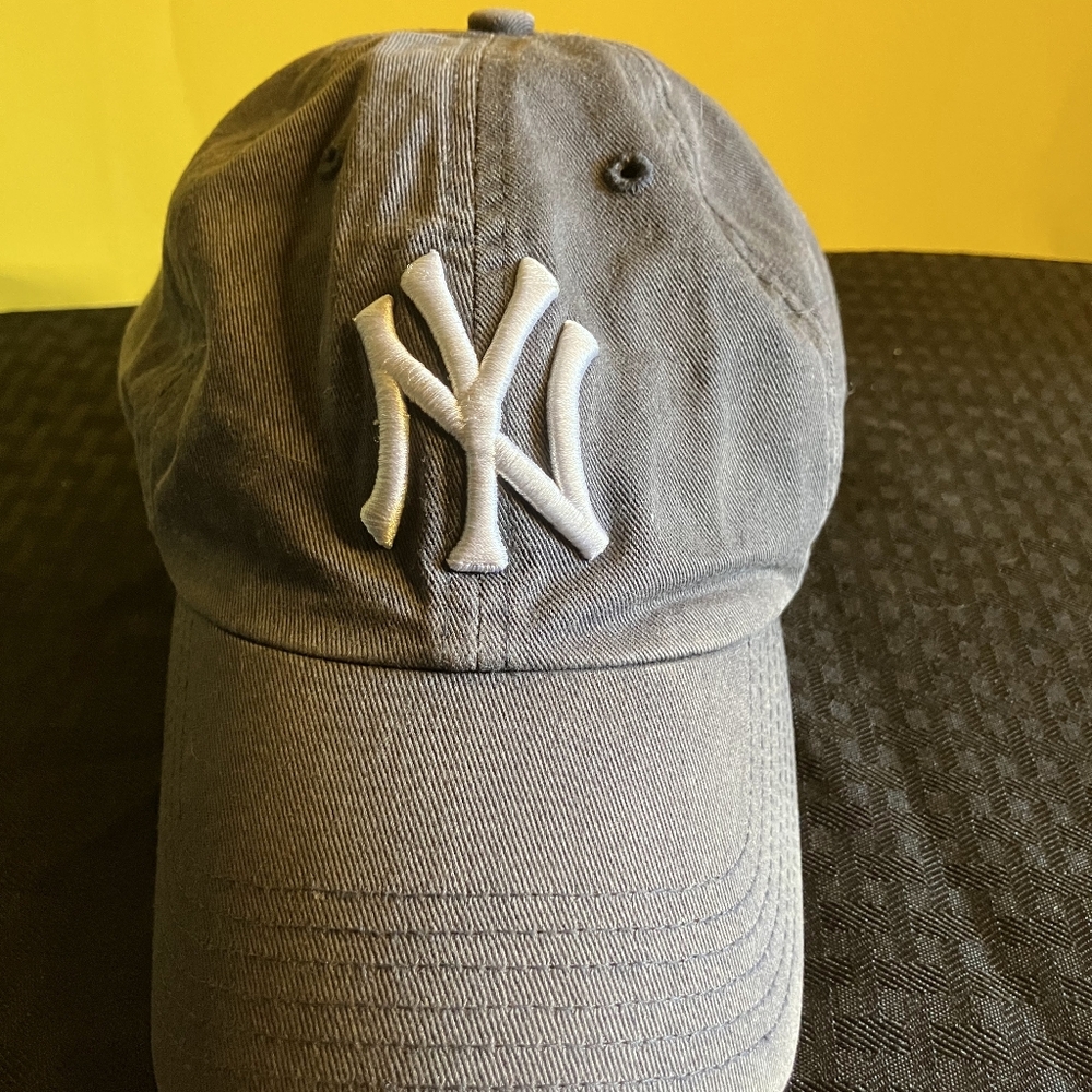 NY Yankees Faded Gray Fitted Retro Baseball Cap Size Small